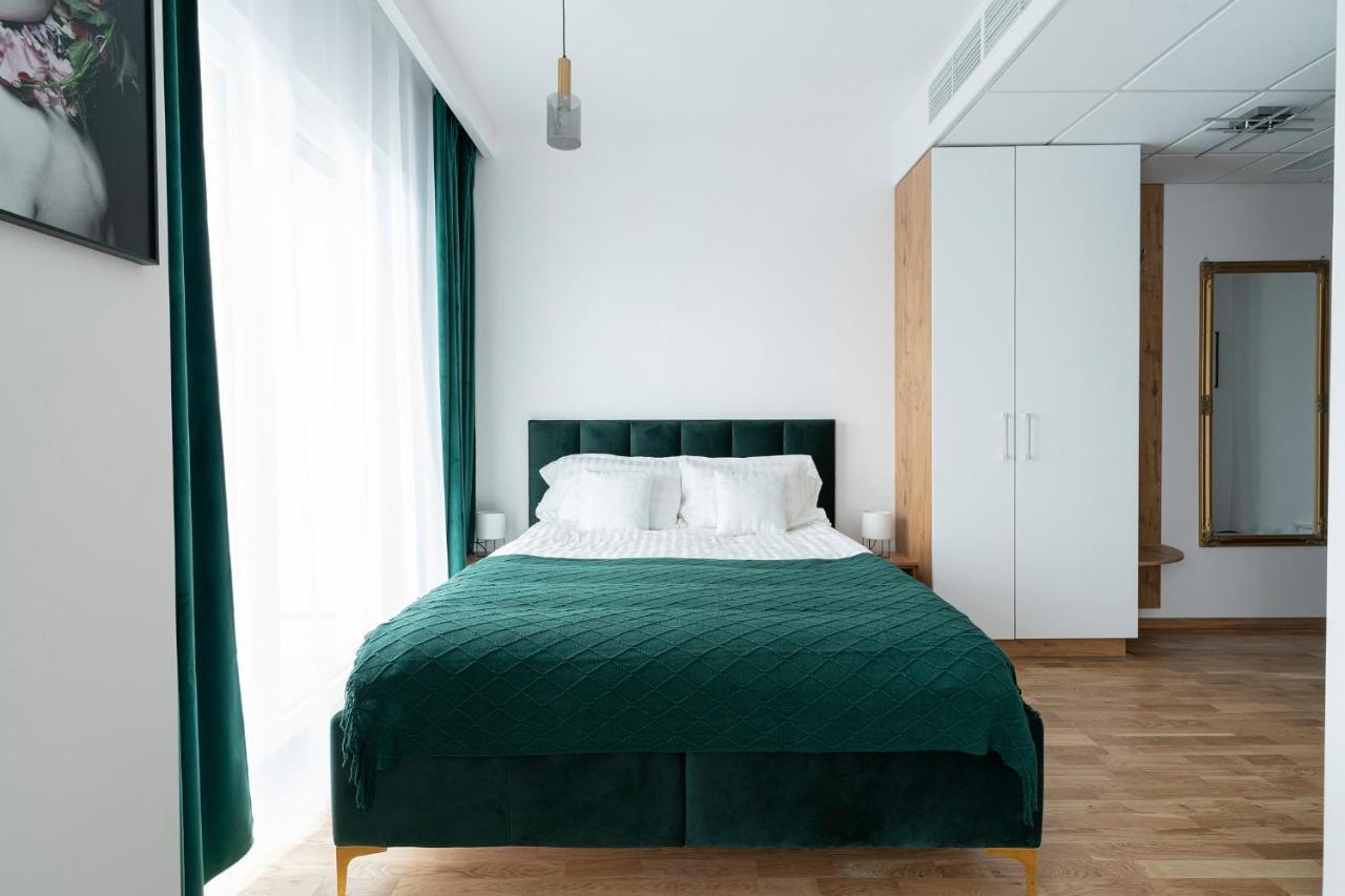 Apartamenty Wola Tower Varsóvia Exterior foto