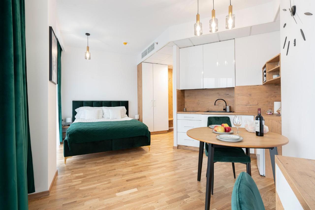 Apartamenty Wola Tower Varsóvia Exterior foto
