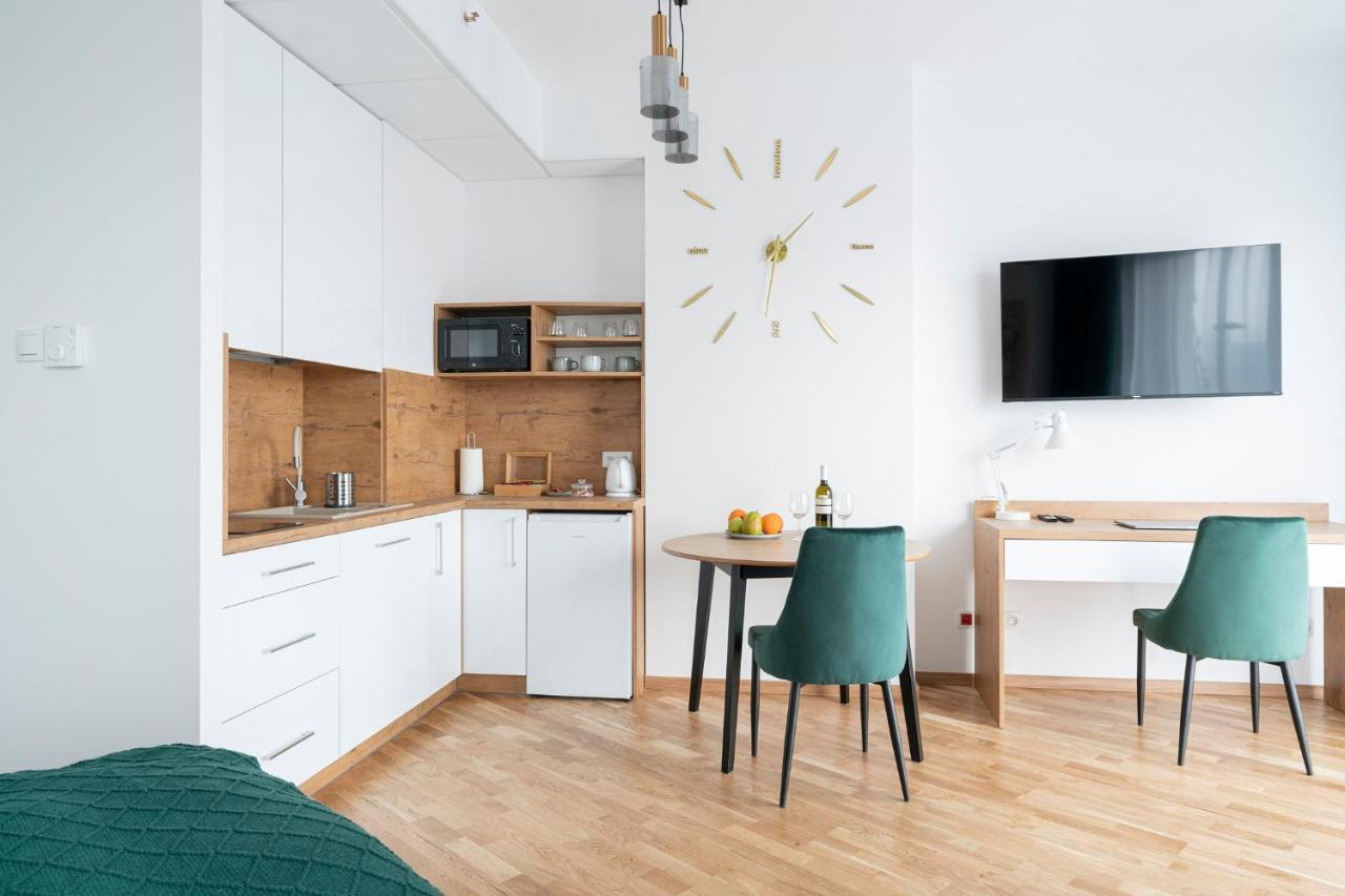 Apartamenty Wola Tower Varsóvia Exterior foto
