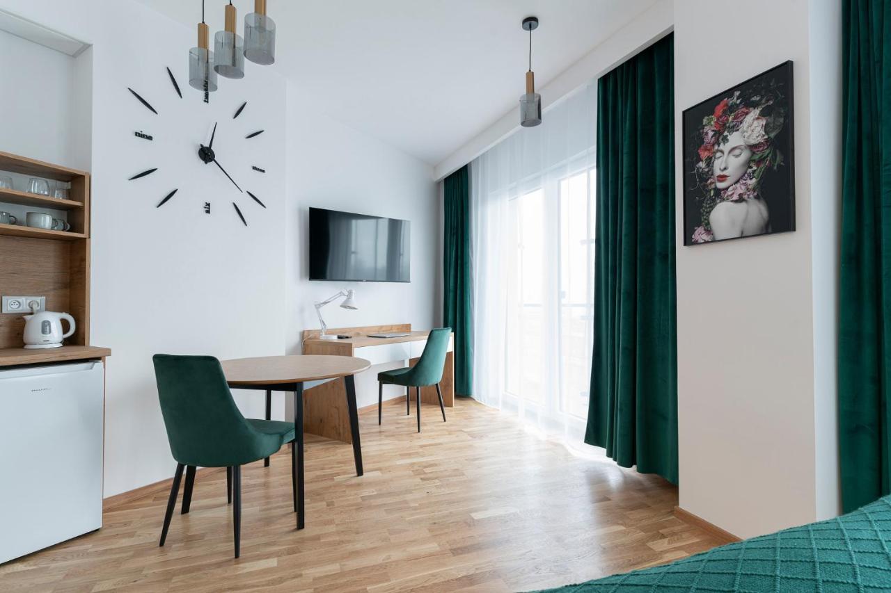 Apartamenty Wola Tower Varsóvia Exterior foto