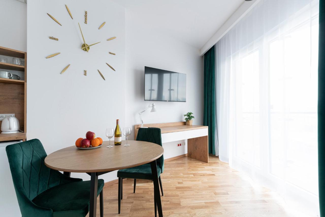 Apartamenty Wola Tower Varsóvia Exterior foto