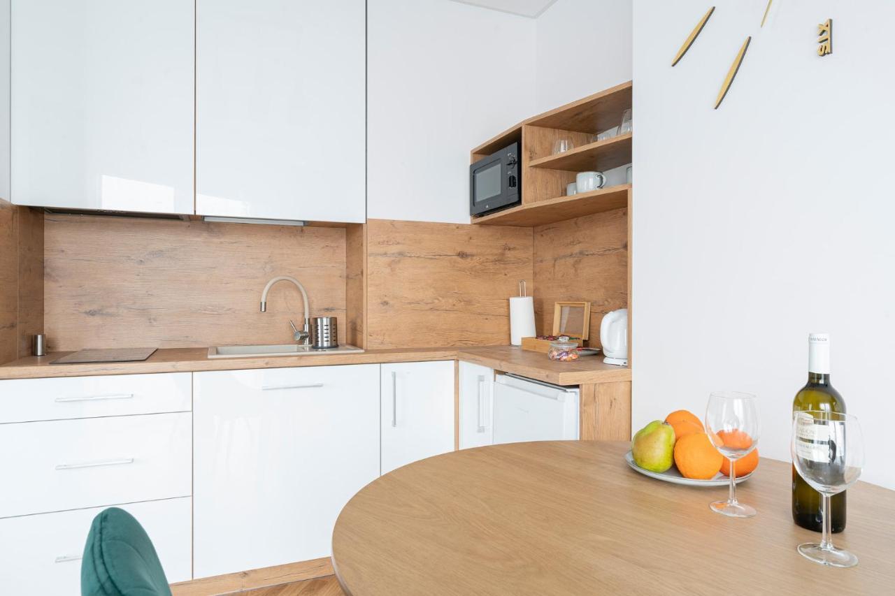 Apartamenty Wola Tower Varsóvia Exterior foto