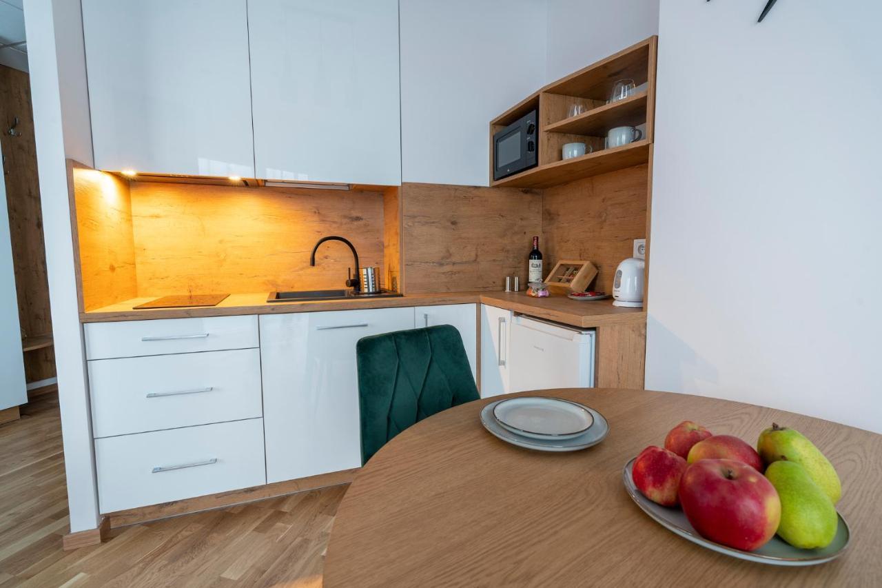 Apartamenty Wola Tower Varsóvia Exterior foto