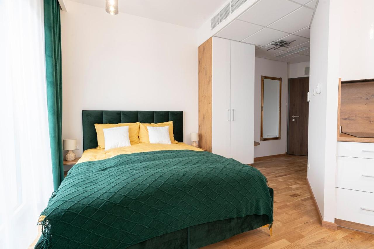 Apartamenty Wola Tower Varsóvia Exterior foto