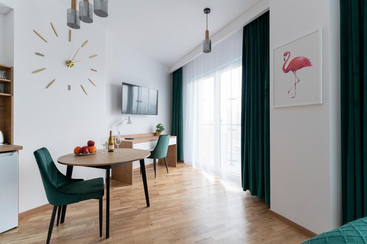 Apartamenty Wola Tower Varsóvia Exterior foto