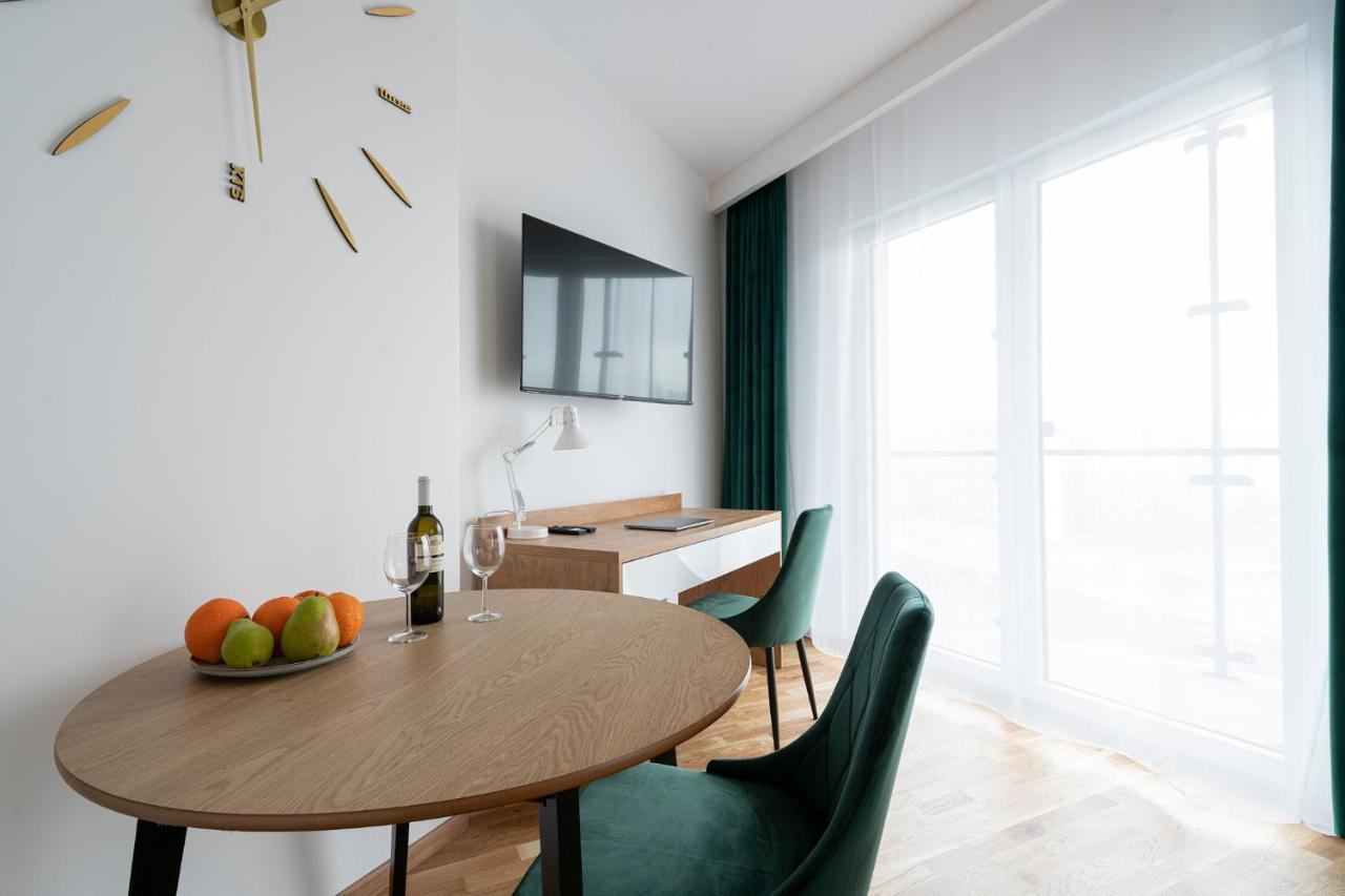 Apartamenty Wola Tower Varsóvia Exterior foto