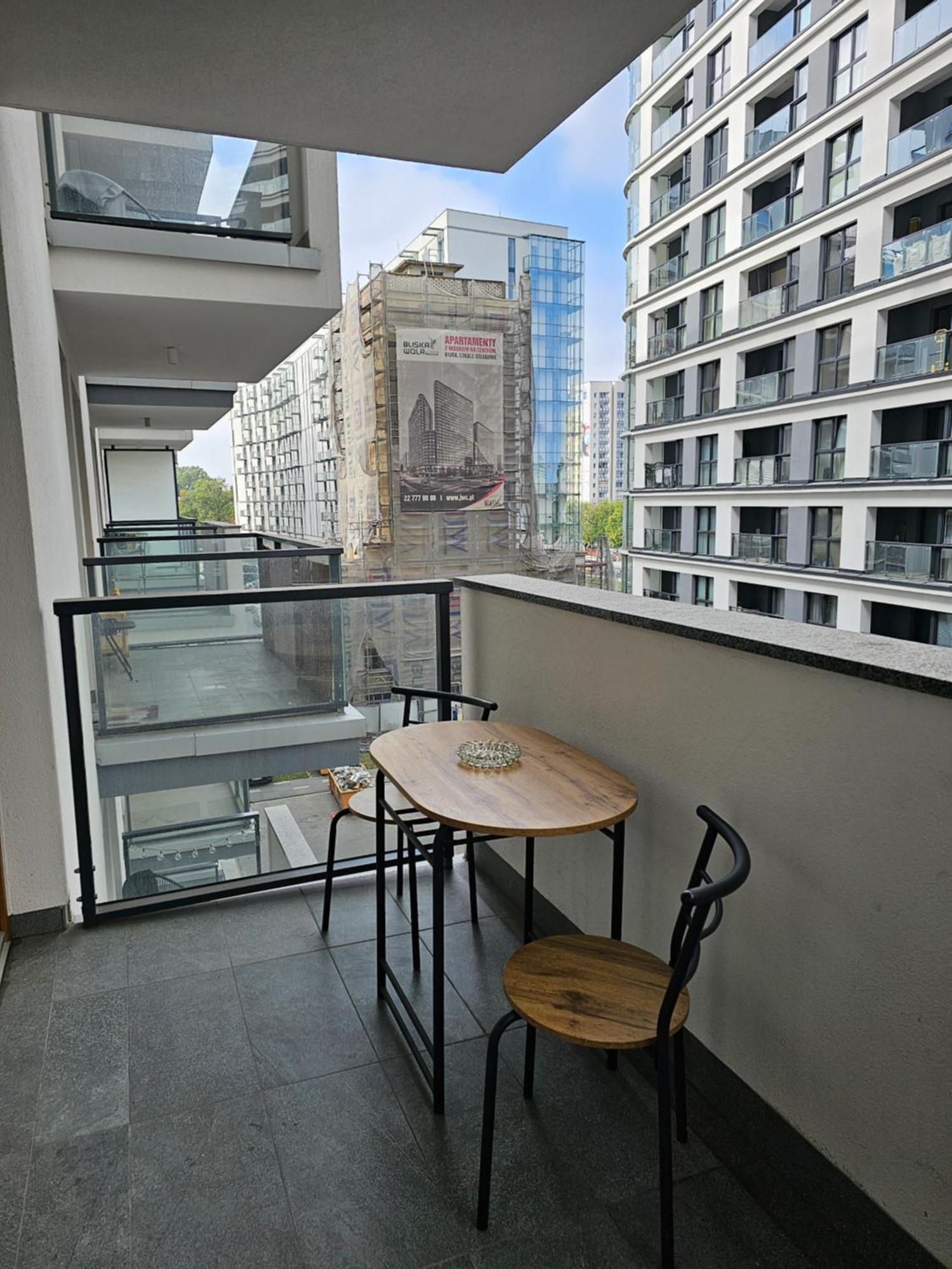 Apartamenty Wola Tower Varsóvia Exterior foto