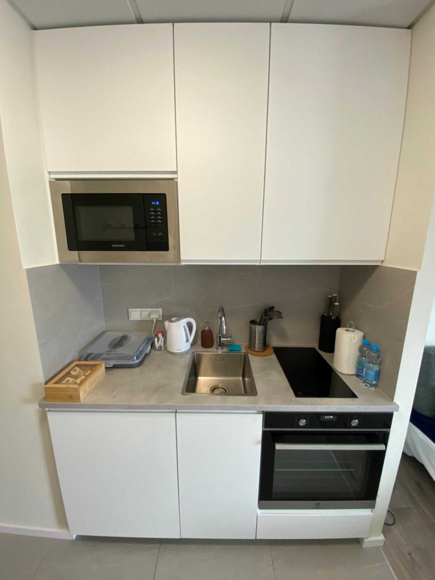 Apartamenty Wola Tower Varsóvia Exterior foto