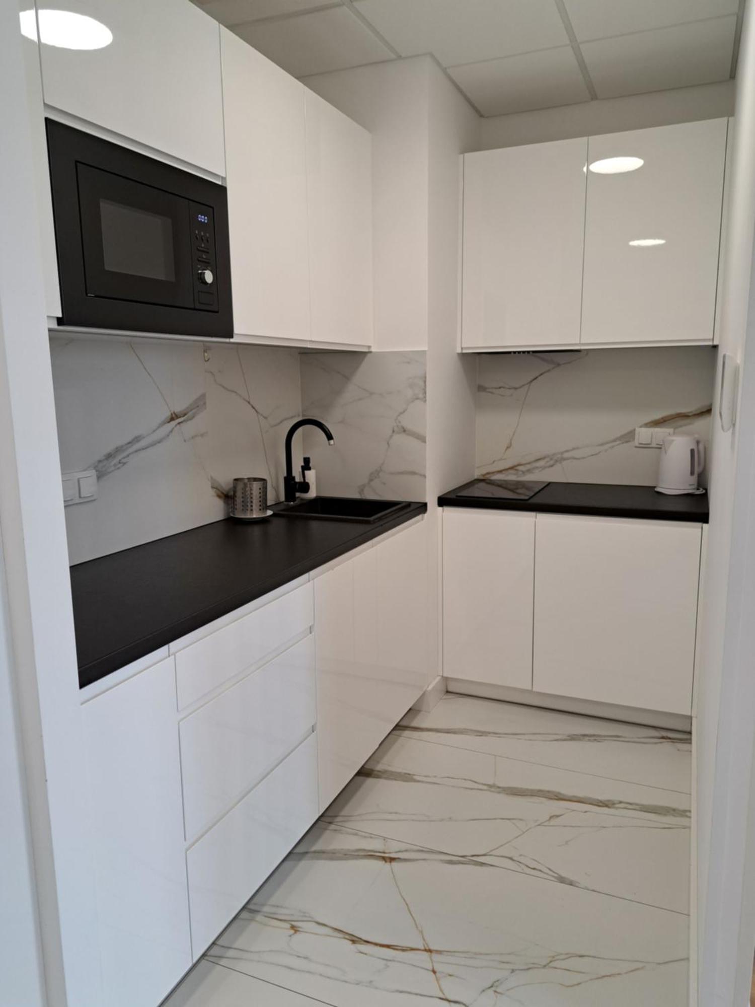 Apartamenty Wola Tower Varsóvia Exterior foto