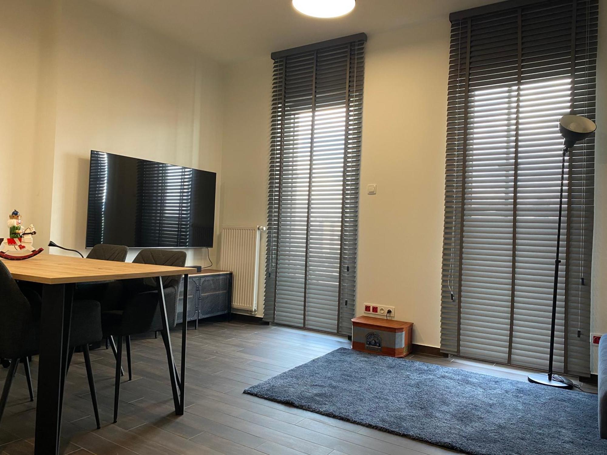 Apartamenty Wola Tower Varsóvia Exterior foto