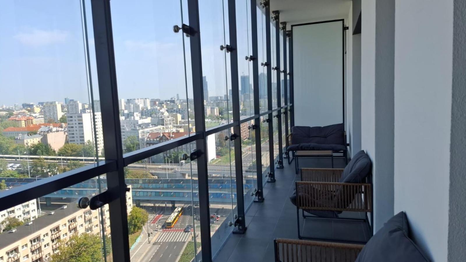 Apartamenty Wola Tower Varsóvia Exterior foto