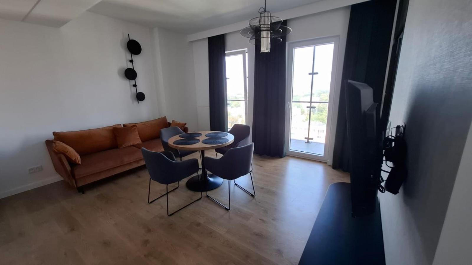 Apartamenty Wola Tower Varsóvia Exterior foto