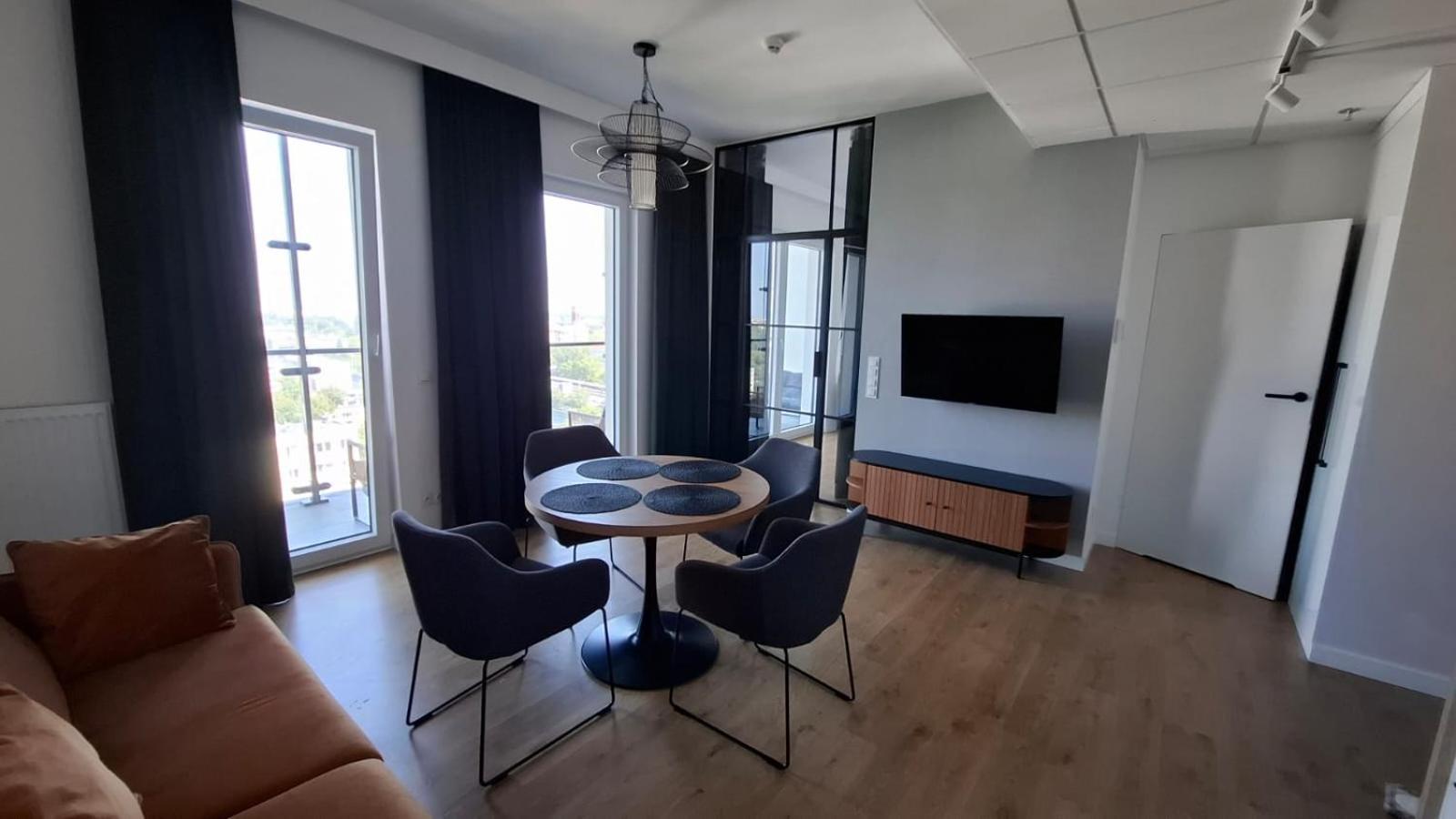 Apartamenty Wola Tower Varsóvia Exterior foto